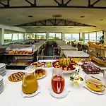 Ideal Hotel *
