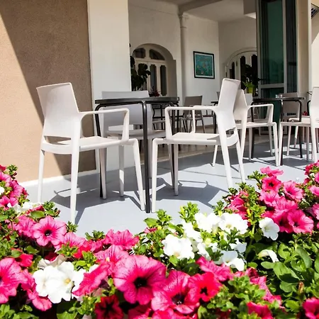 Ideal Hotell *